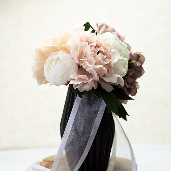 Silk flowers arrangements for your wedding & other special event for rent