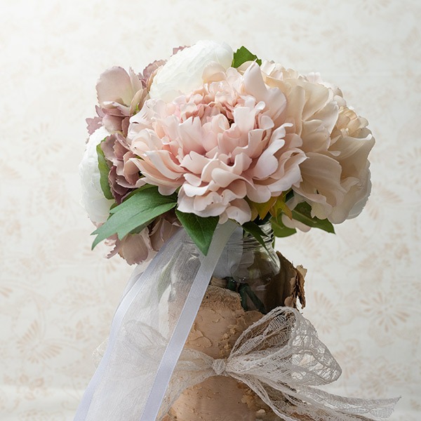 Silk flowers arrangements for your wedding & other special event for rent. Your choice of vases